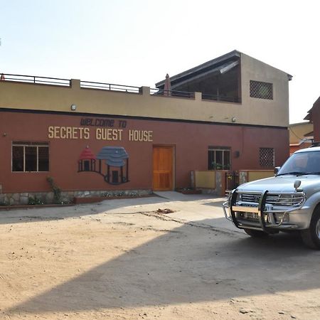 Secrets Guest House Энтеббе Экстерьер фото