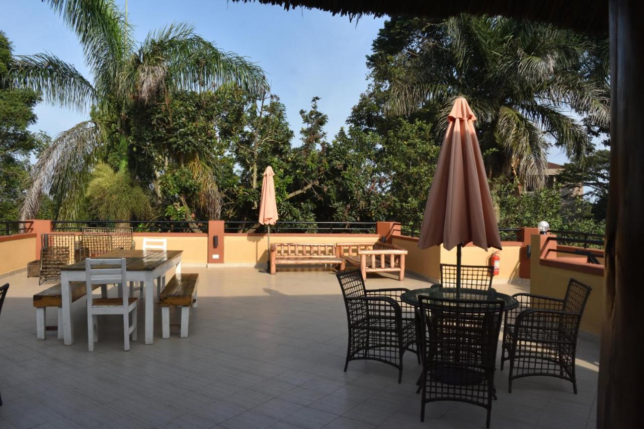 Secrets Guest House Энтеббе Экстерьер фото
