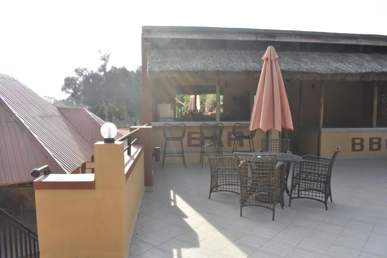 Secrets Guest House Энтеббе Экстерьер фото