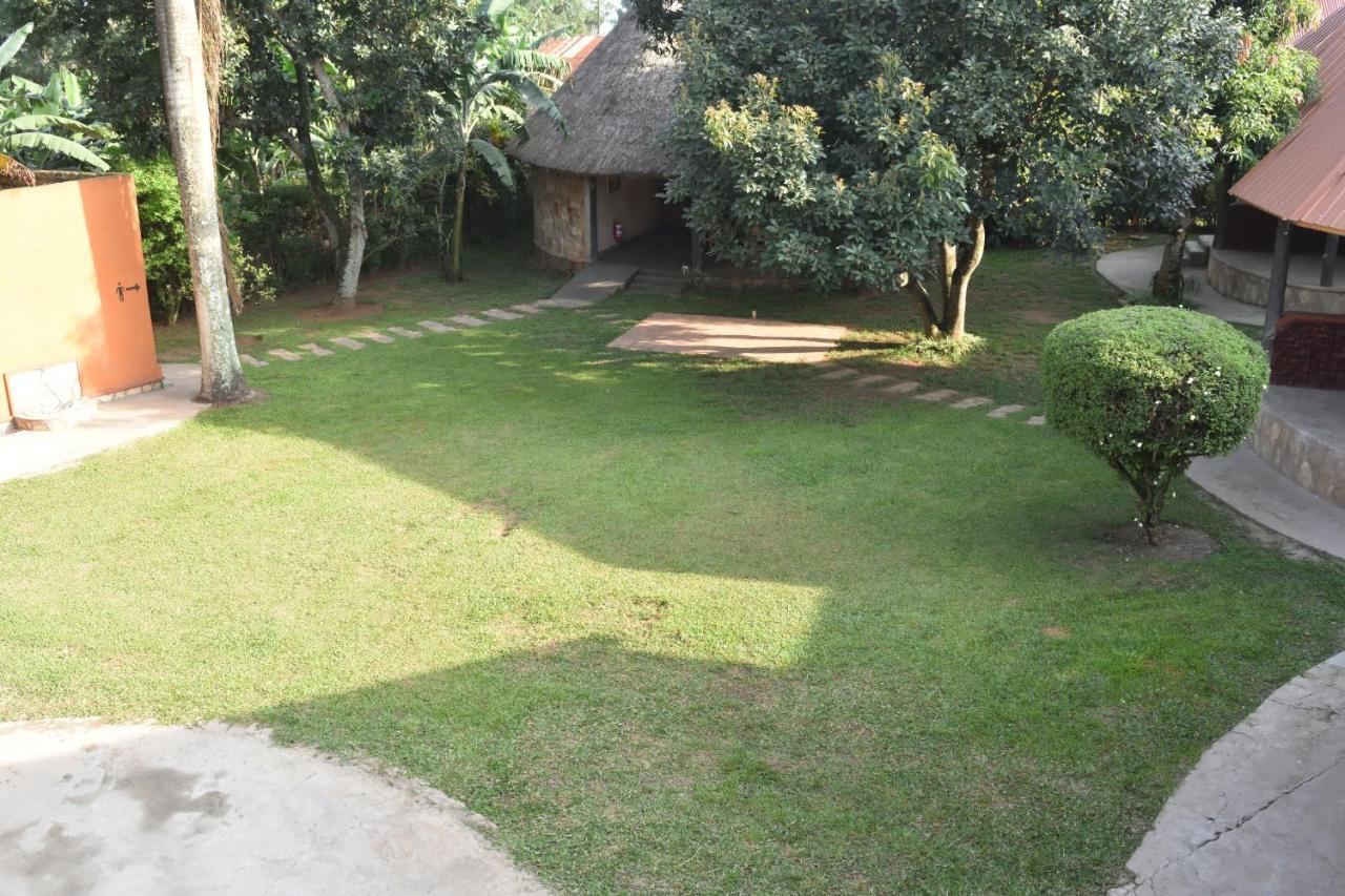 Secrets Guest House Энтеббе Экстерьер фото
