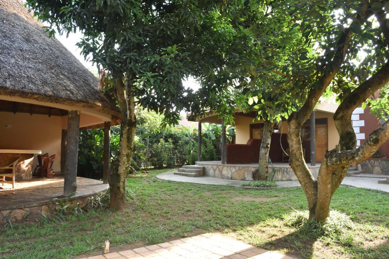 Secrets Guest House Энтеббе Экстерьер фото