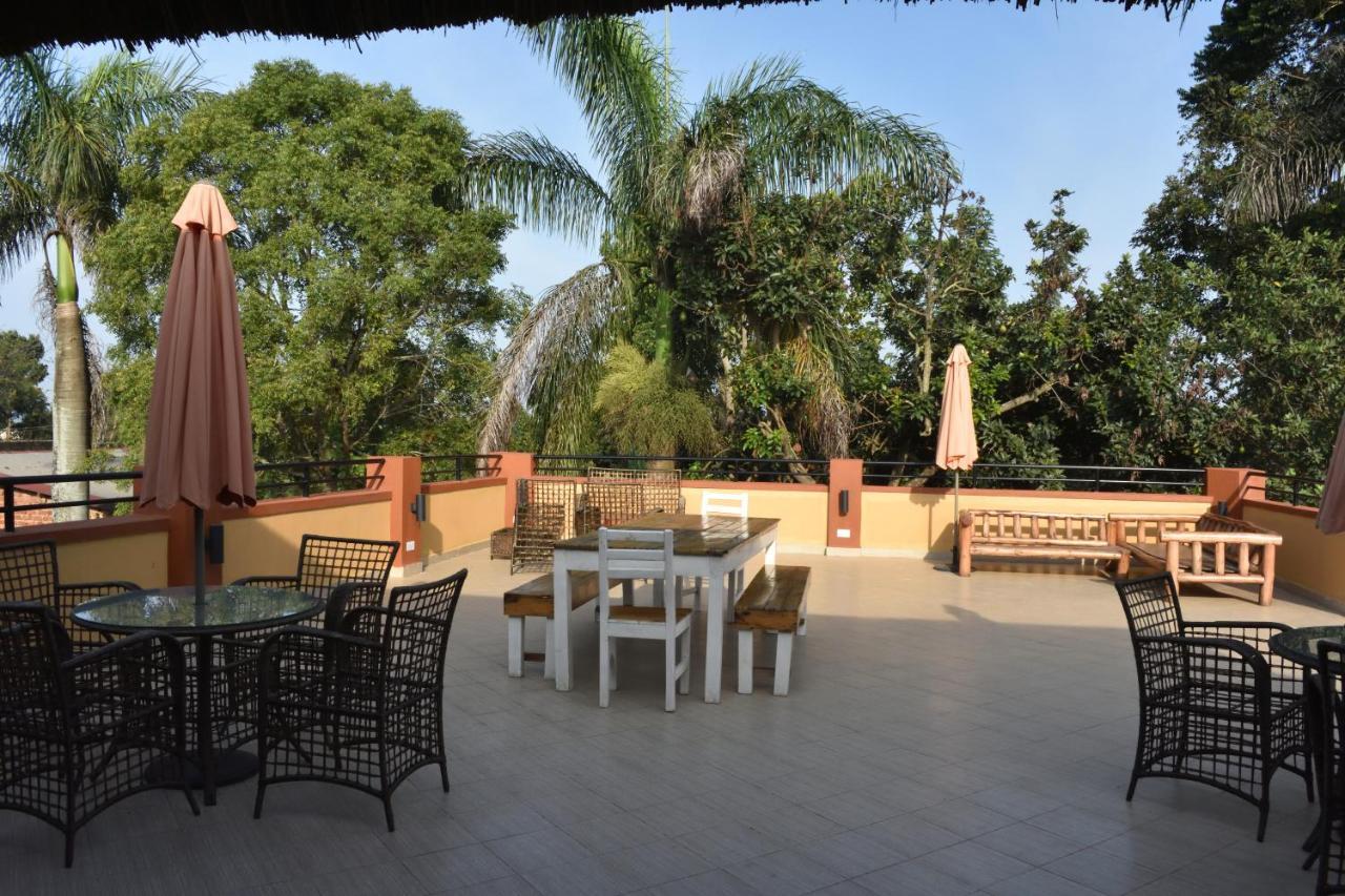 Secrets Guest House Энтеббе Экстерьер фото