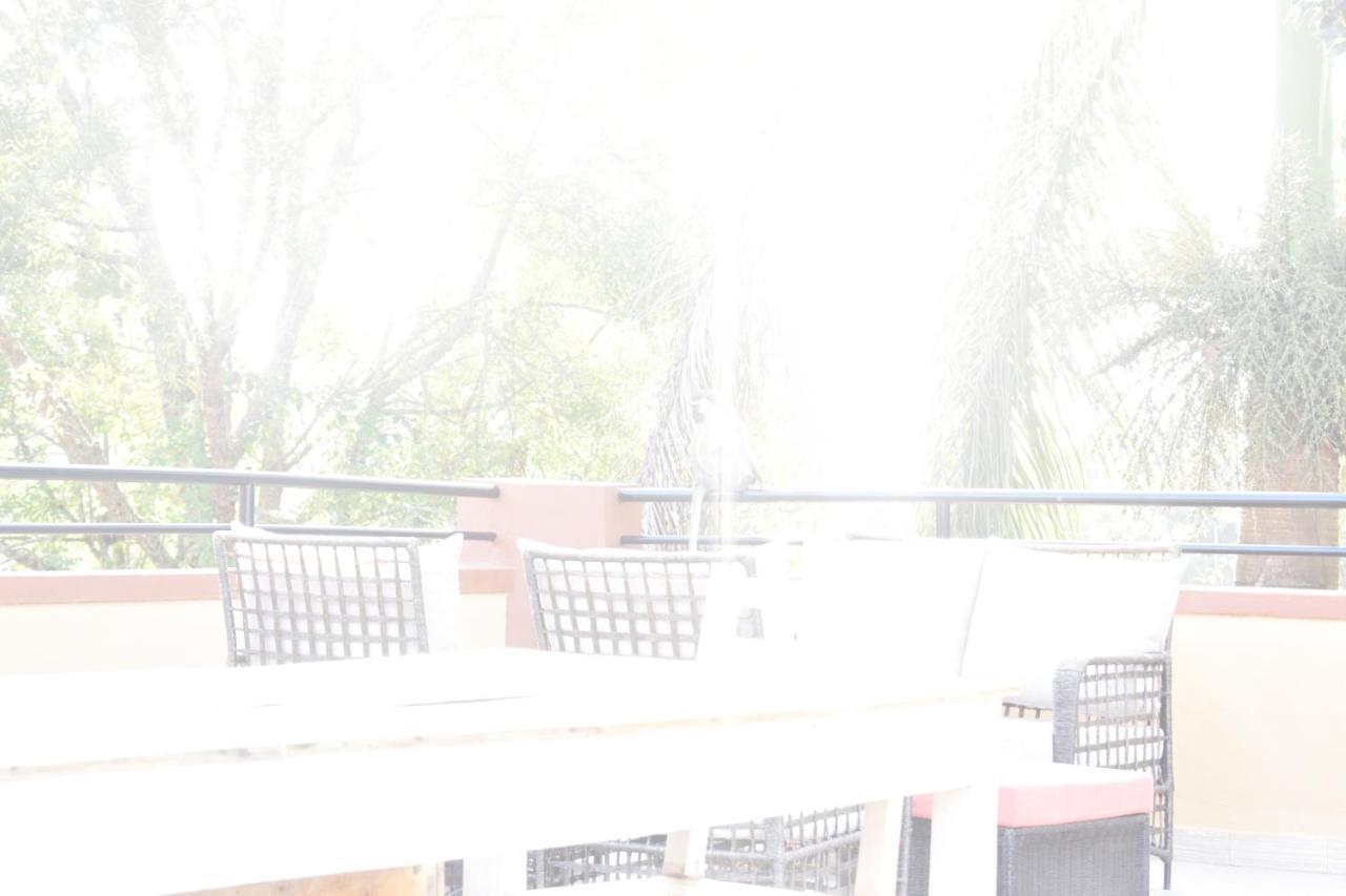Secrets Guest House Энтеббе Экстерьер фото