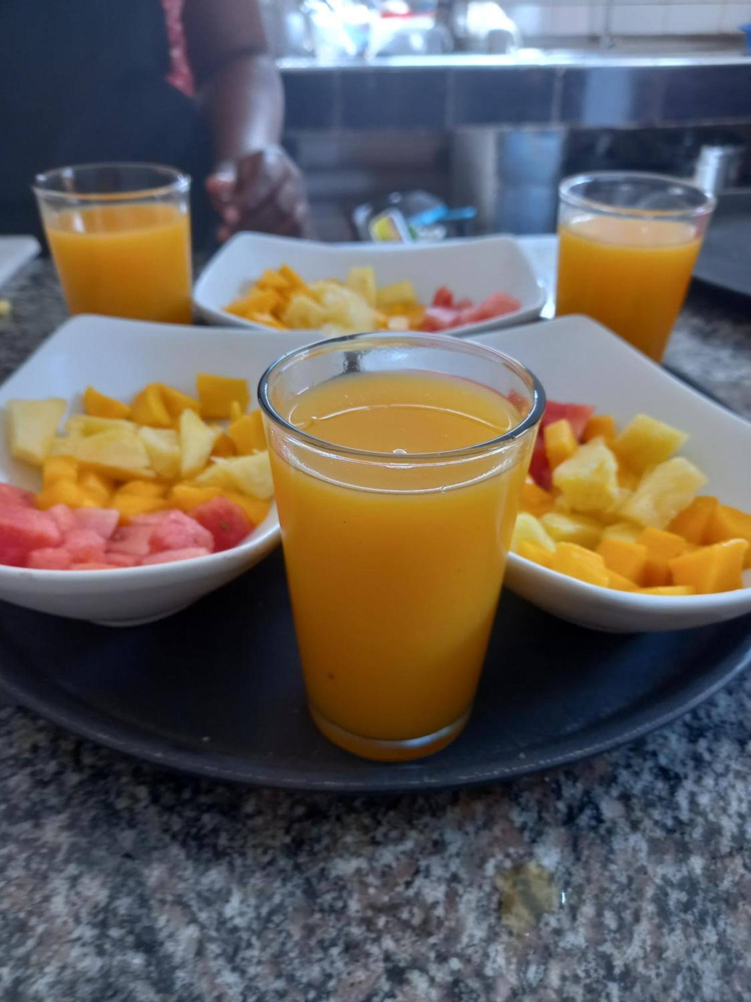 Secrets Guest House Энтеббе Экстерьер фото
