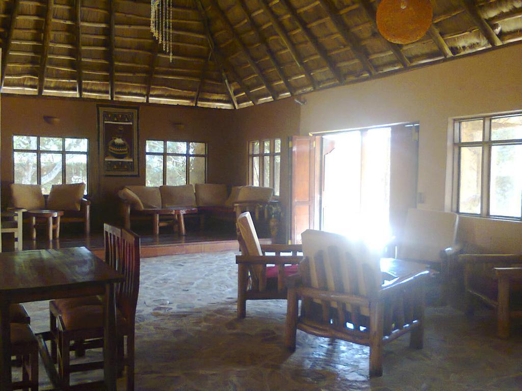 Secrets Guest House Энтеббе Экстерьер фото