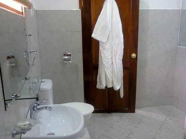 Secrets Guest House Энтеббе Номер фото