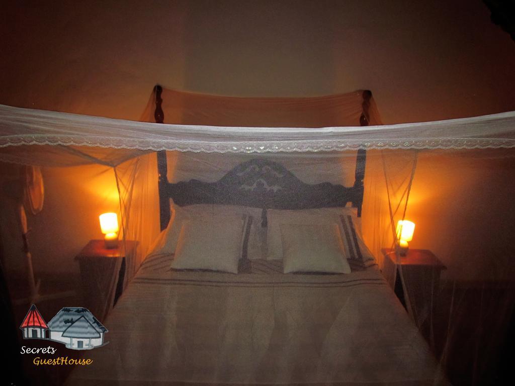 Secrets Guest House Энтеббе Экстерьер фото