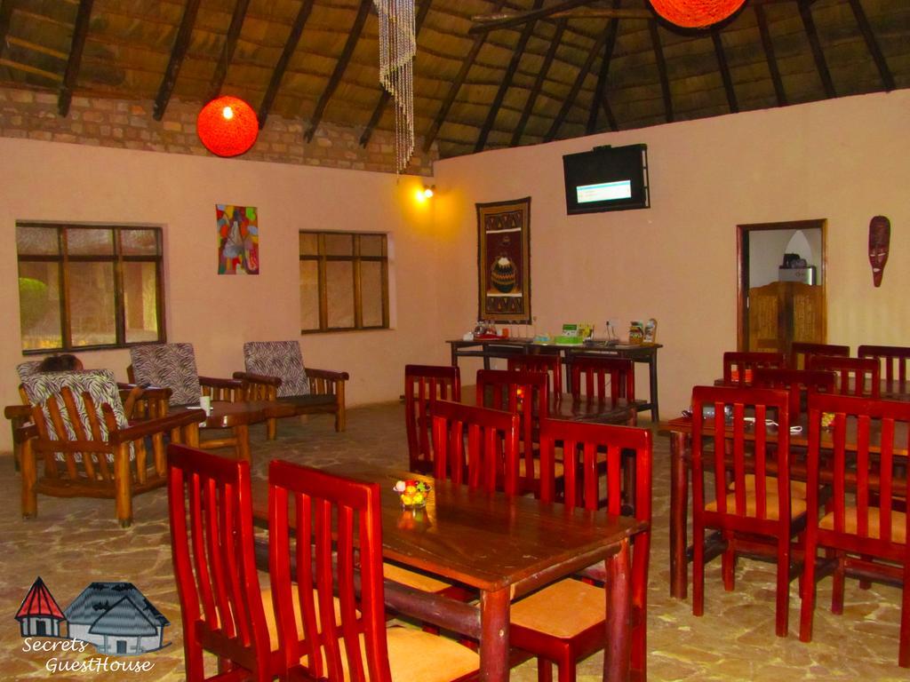 Secrets Guest House Энтеббе Экстерьер фото